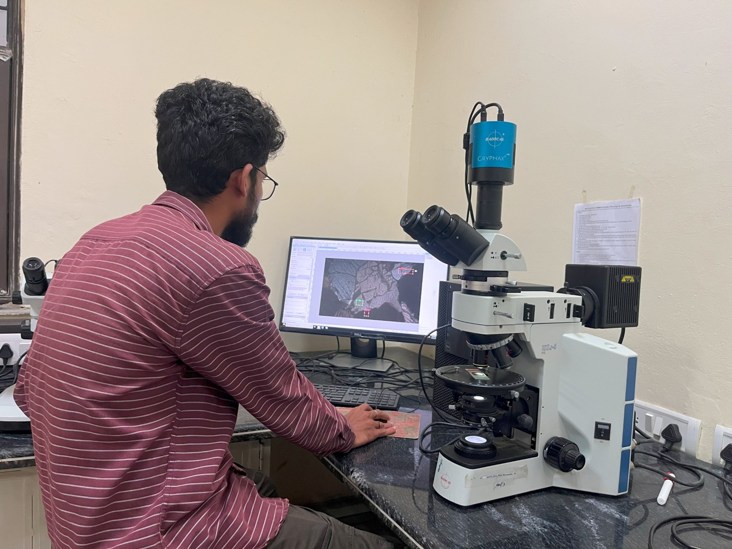 Research Grade Transmitted and Reflected Light Polarising Microscope